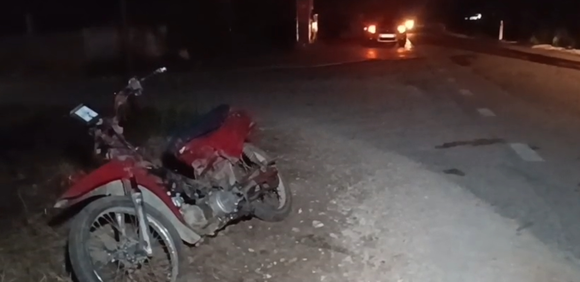 Aksident me pasojë vdekjen në Korçë, makina përplas motorin pranë karburantit, humb jetën një person 
