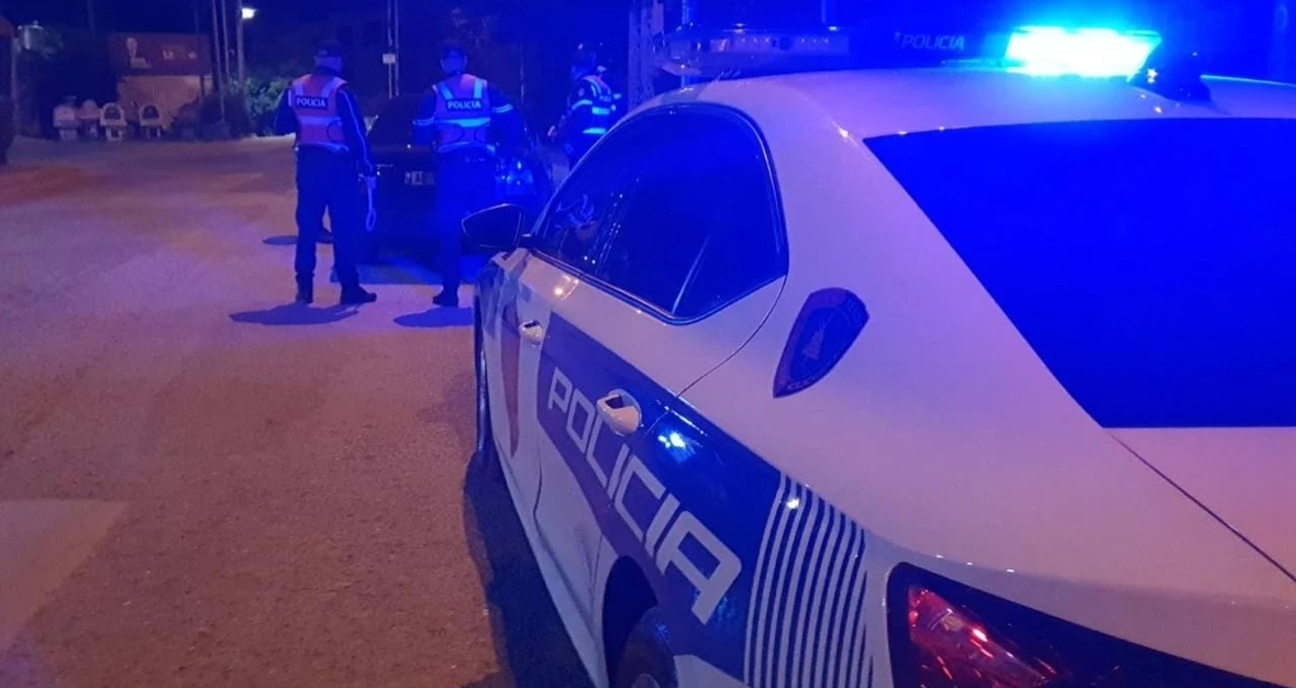 Merret peng një person në Devoll, policia shoqëron tre persona, mes tyre vëllai i deputetit