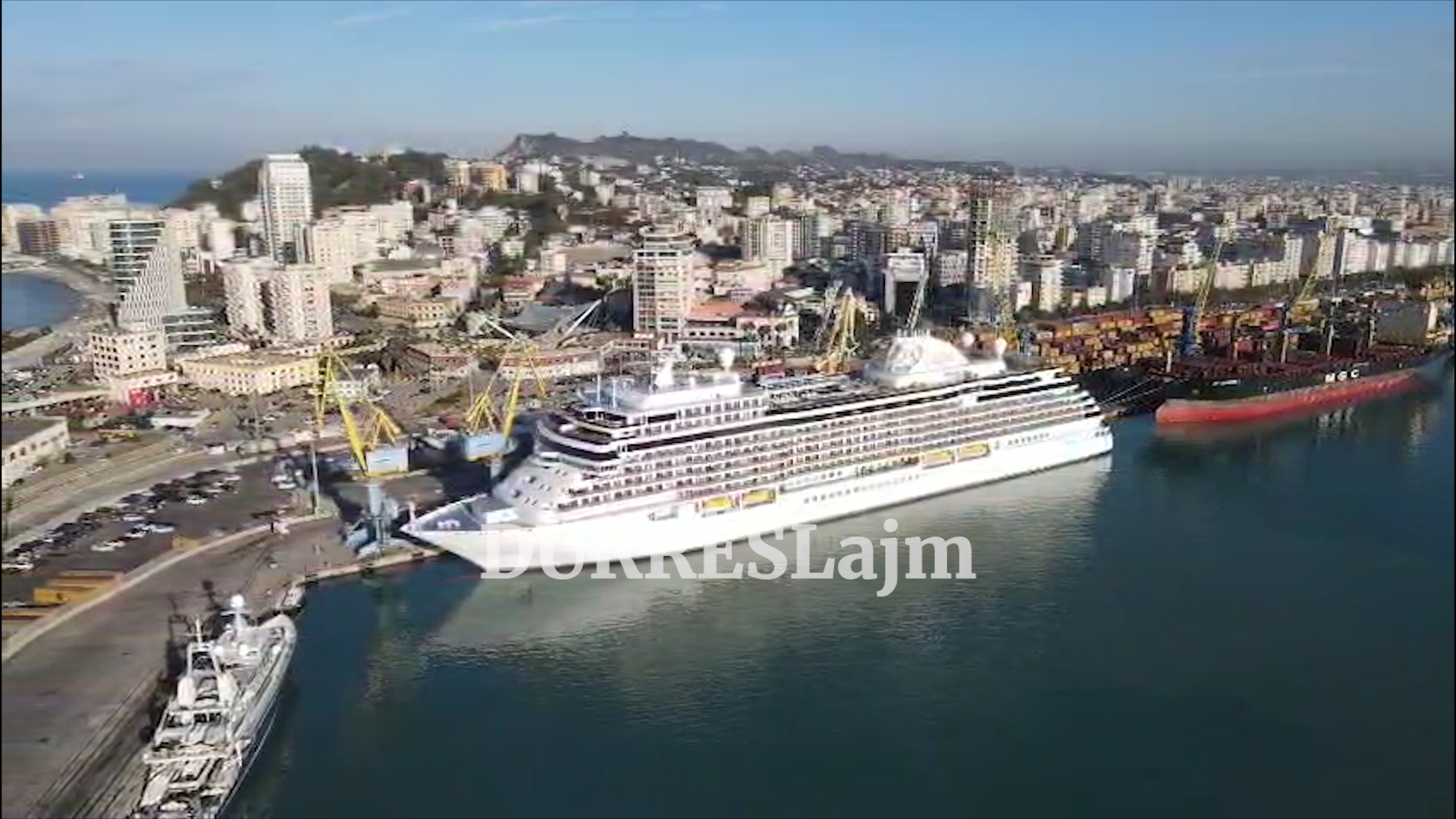 Mbërrin në Durrës kroçera luksoze “Seven Seas Grandeur”, konsiderohet “hotel lundrues me pesë yje” (VIDEO)