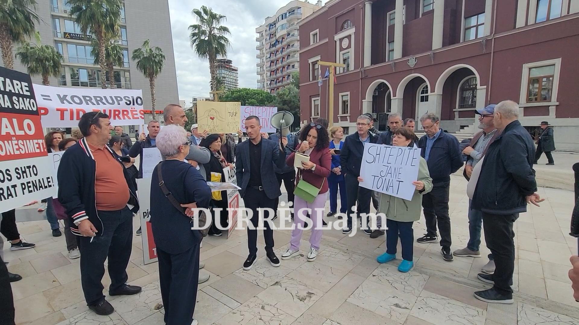 Banorët që preken nga projekti TID Durrës: Bashkia të ndalojë procedurat për shpronësimet (VIDEO)