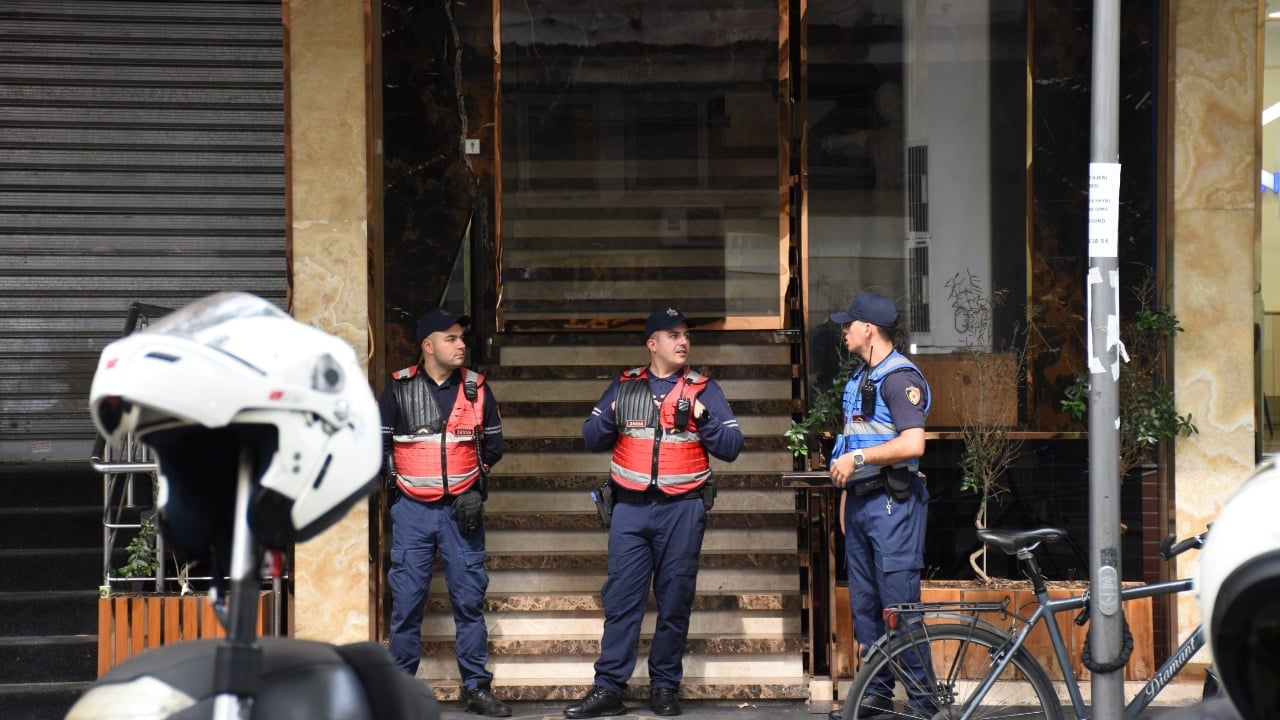 Vrasja e Klevis Lleshit/ SPAK i sekuestron porositësit 7 apartamente, 32 automjete dhe 52 llogari bankare