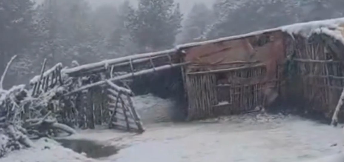 Bllokohen nga dëbora dy të moshuar, e pëson dhe djali i tyre që shkoi për t’i ndihmuar