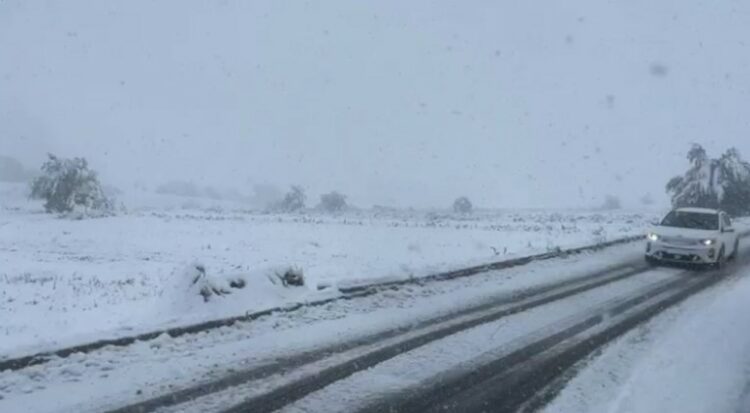 Moti i keq përfshin qarkun e Lezhës, dëbora arrin deri në 15 cm