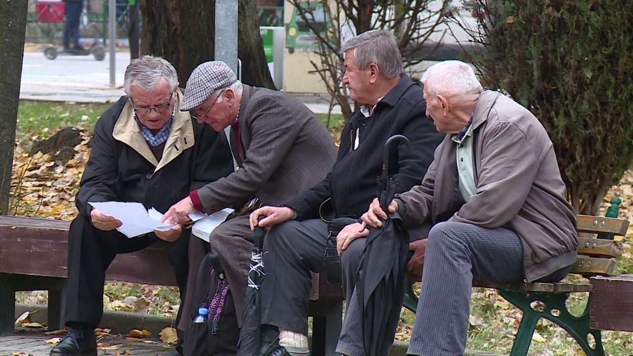 Bonusi i fundvitit për pensionistët, qeveria rishikon buxhetin. Sa pritet të marrin të moshuarit në dhjetor