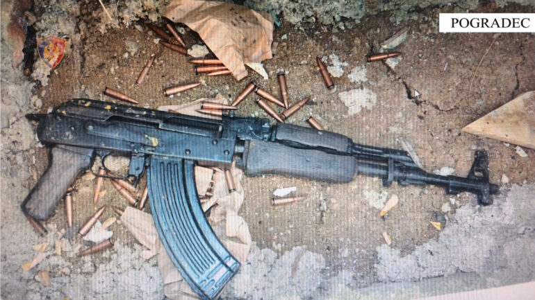 Të shtëna me armë zjarri drejt banesës së një 42-vjeçari, policia arreston dy të miturit