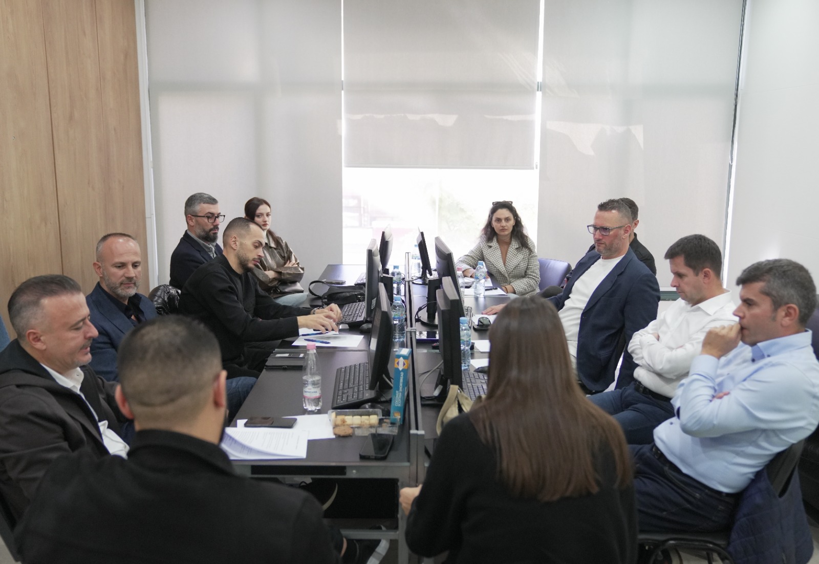 Florjan Binaj takim me përfaqësuesit e opozitës: Programi ynë u mbështet prej tyre!