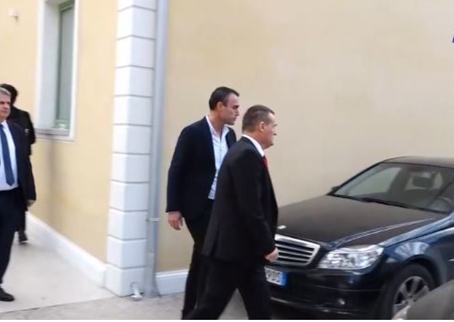 Vrasja e gjyqtarit në sallën e Gjykatës, kreu i SPAK Altin Dumani zhvillon vizitë për të ngushëlluar familjen e Astrit Kalasë