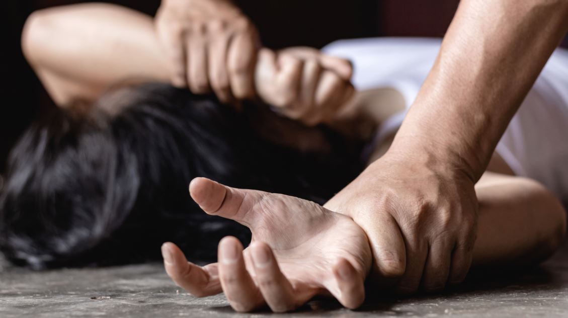 E mitura e denoncoi se e përdhunoi, arrestohet 16-vjeçari 