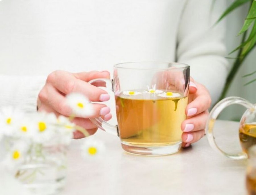 6 çajra natyralë që eliminojnë stresin brenda pak minutash