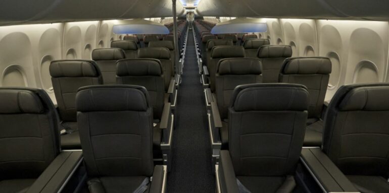 Avioni në Kretë bën ulje emergjente, shkak një grua britanike e dehur