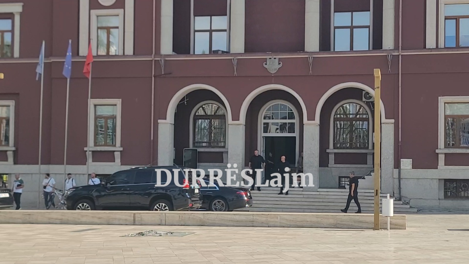 Bashkia Durrës hap konkursin për përzgjedhjen e dy drejtorëve të rinj, kush janë drejtuesit me performancën më të mirë (VIDEO)