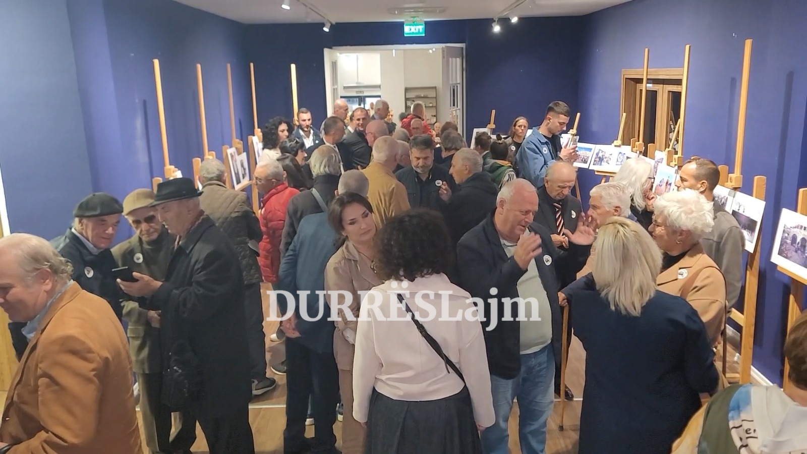 Fotografi italian Gianni Bellesia hap në Durrës ekspozitën &#8220;Shqipëria 1994&#8221; (VIDEO)