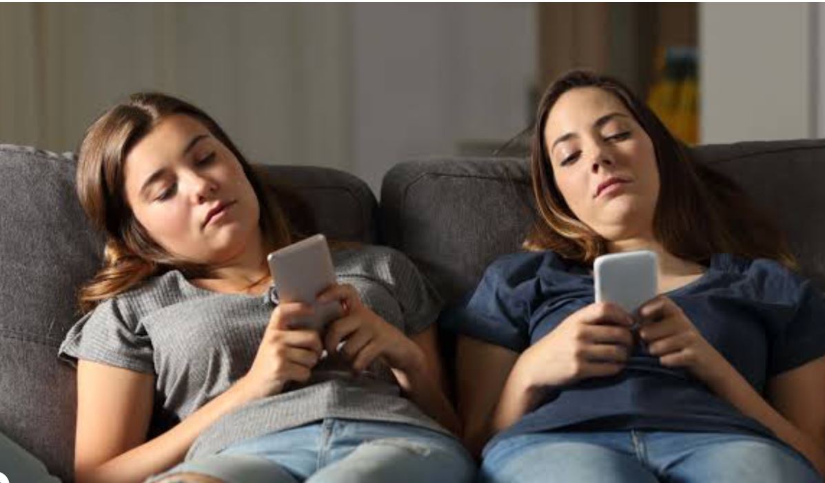 Rreziku i sëmundjeve kronike rritet tek adoleshentët që përdorin tepër pajisjet elektronike?