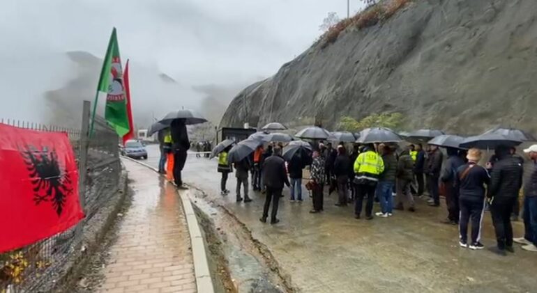 Minatorët e Spaçit sërish në protestë, mbeten në pritje të një zgjidhjeje nga kompania