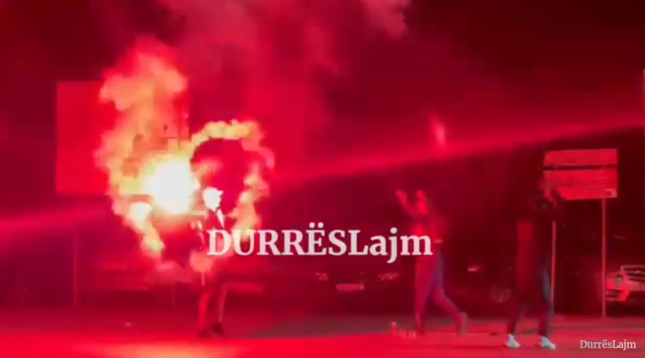 VIDEOLAJM/ Ndizet festa në Durrës pas fitores historike të kuqezinjve në Serbi