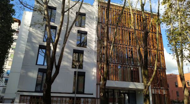 Të shtëna me armë brenda Gjykatës së Apelit Tiranë, plagoset gjyqtari