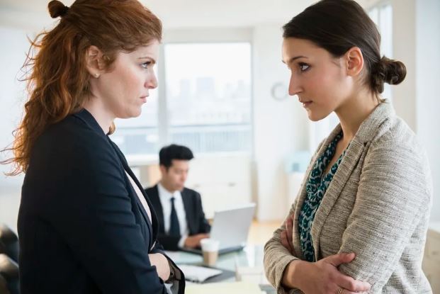 6 fraza që mund të sinjalizojnë se dikush po gënjen, sipas IA