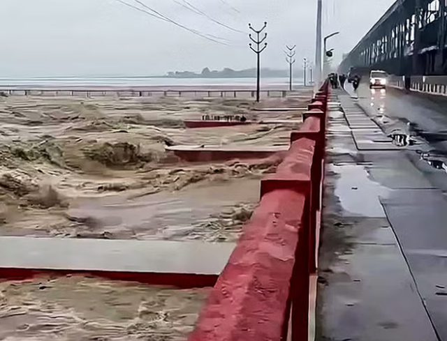 Mbi 60 viktima nga rrëshqitja e tokës dhe dhjetëra të tjerë të humbur