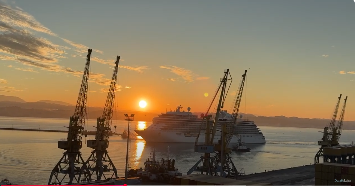 VIDEO/ Kroçiera luksoze “Seven Seas Grandeur” mbërrin në portin e Durrësit