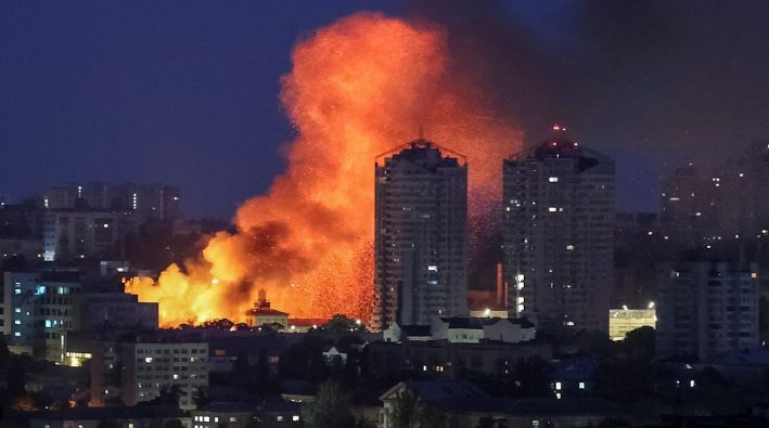 Rusia s’i ndal bombardimet ndaj Ukrainës, 3 të vdekur dhe të paktën 13 të plagosur në Kiev dhe Zaporizhia