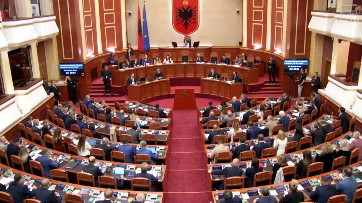 Rrëzohet kërkesa e opozitës për shkarkimin e kryetarit të Kuvendit