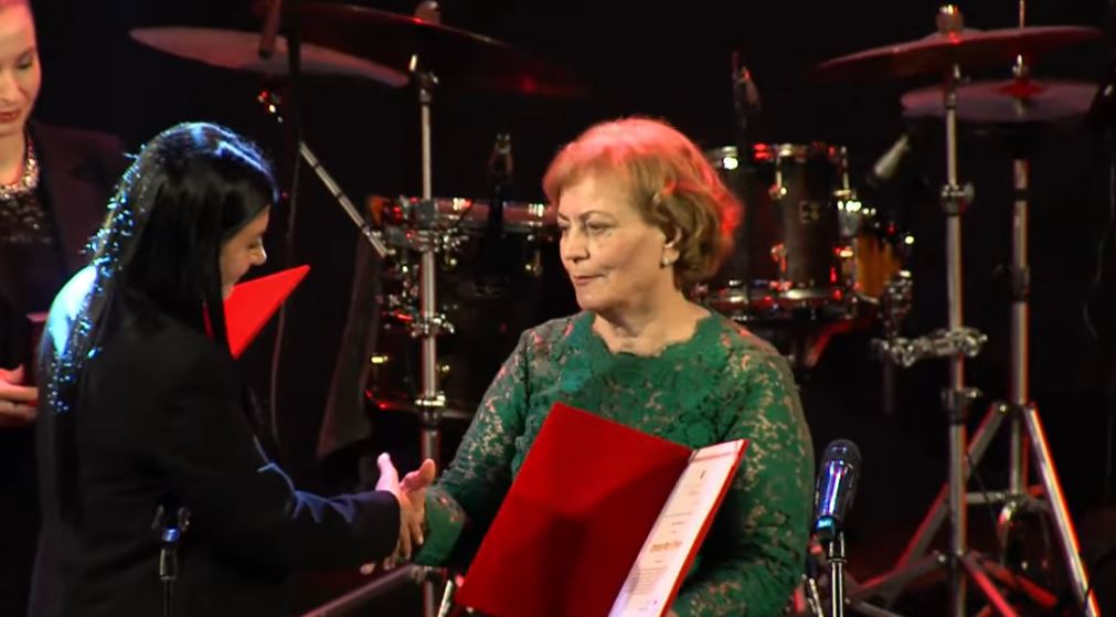 Bashkia e Vlorës i akordon Mira Muratit titullin “Qytetar Nderi”