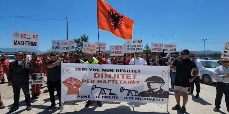 Prej 3 ditësh në grevë urie, rëndohet gjendja shëndetësore e 10 naftëtarëve të ‘Bankers’