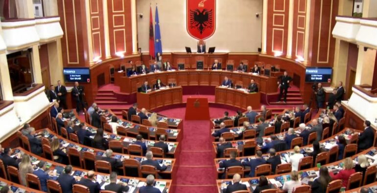 Kuvendi miraton ngritjen e Komisioneve të Posaçme për Reformën Zgjedhore dhe atë Territoriale