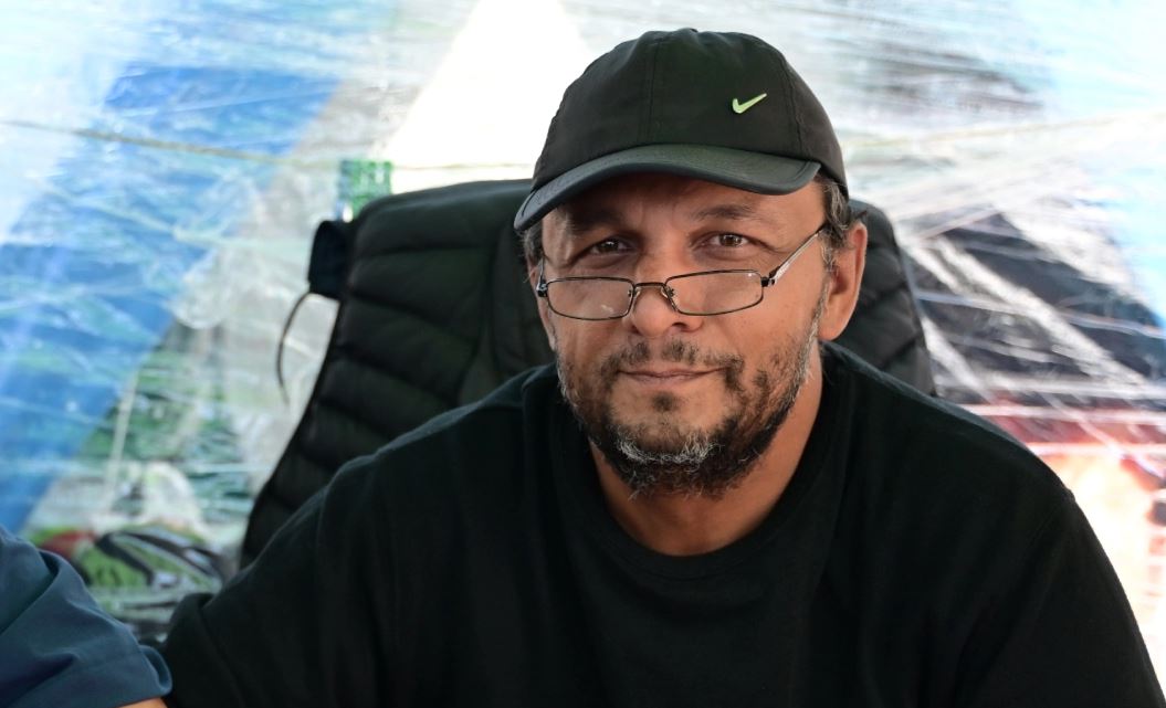 Në grevë prej 19 ditësh në Greqi, shqiptari Pano Ruçi dërgohet në spital pas problemeve shëndetësore!