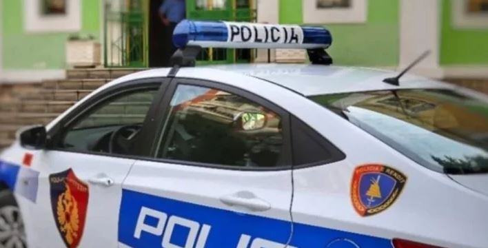 “Më jep 50 mijë euro ose…”/ Shantazhoi një grua në rrjetet sociale dhe i mori para, arrestohet 44-vjeçarja nga Durrësi (EMRI)
