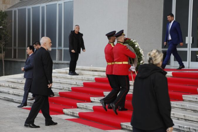 Vrasja e gjyqtarit Kalaja, kryeministri Rama homazhe në Pallatin e Kongreseve