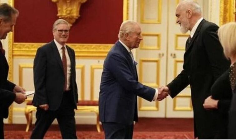 Rama publikon pamjet nga takimi në Londër me mbretin Charles III (VIDEO)