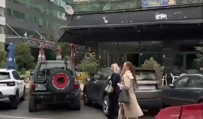 Të akuzuara për plagosjen e Klea Prengës, motrat Berisha paraqiten në gjykatë për vendimin