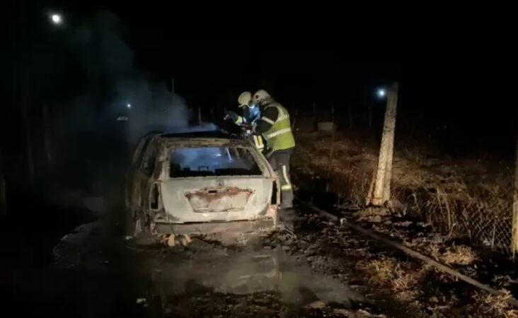 Automjeti u gjet i shkrumbuar në Tapizë, dyshimet e para të policisë janë për&#8230;