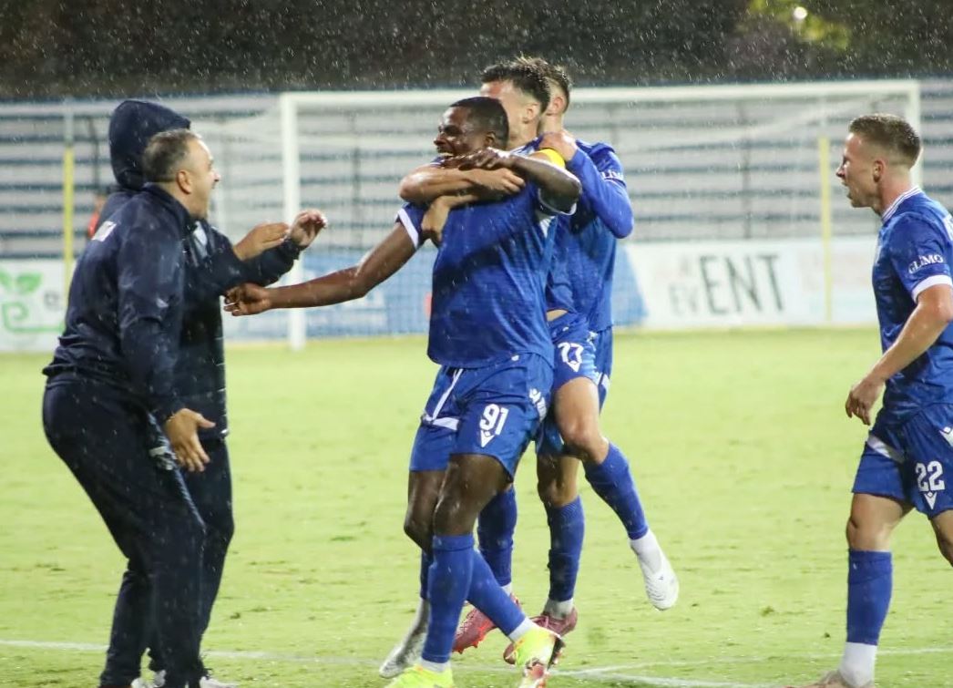 Teuta vijon me intensitet stërvitjen, ja mesazhi i trajnerit Dobi para ndeshjes me Tiranën