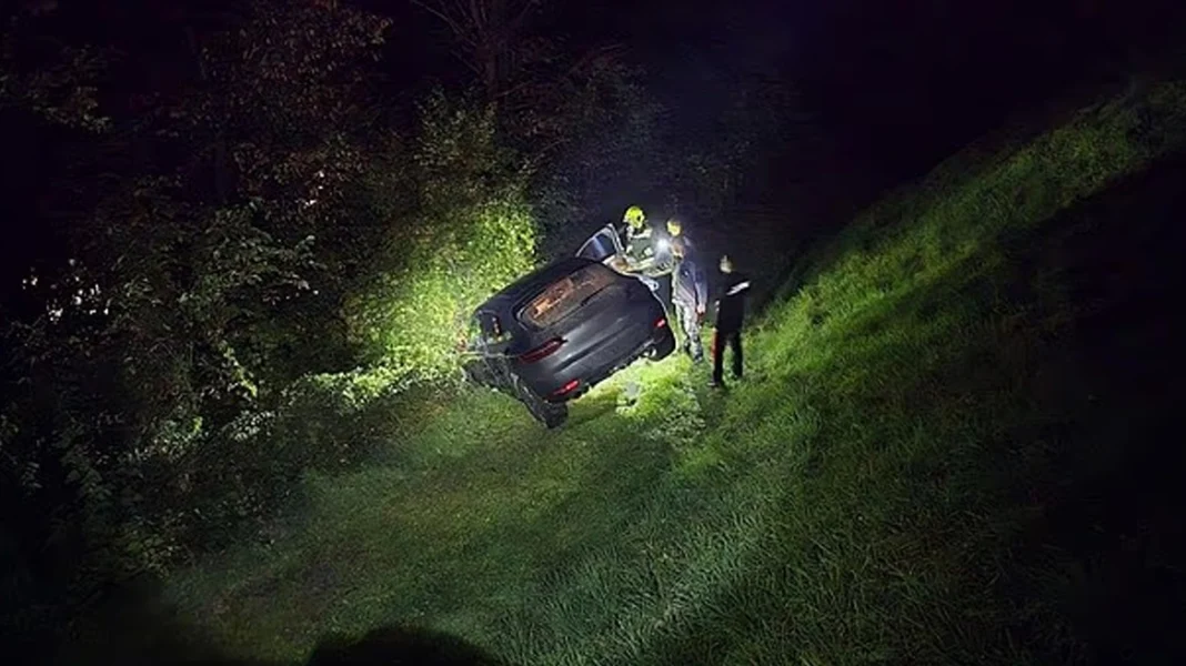 Ndoqi udhëzimet e GPS, turisti e gjen veten në buzë të një shkëmbi