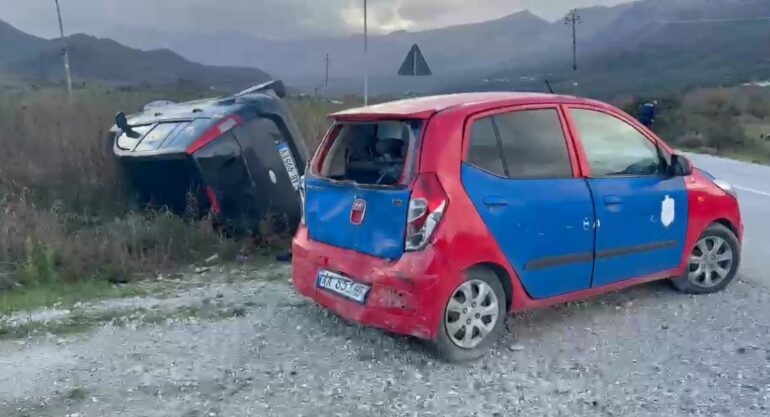 Makina përplaset me mjetin e Policisë Bashkiake, plagosen dy punonjësit që ndodheshin brenda