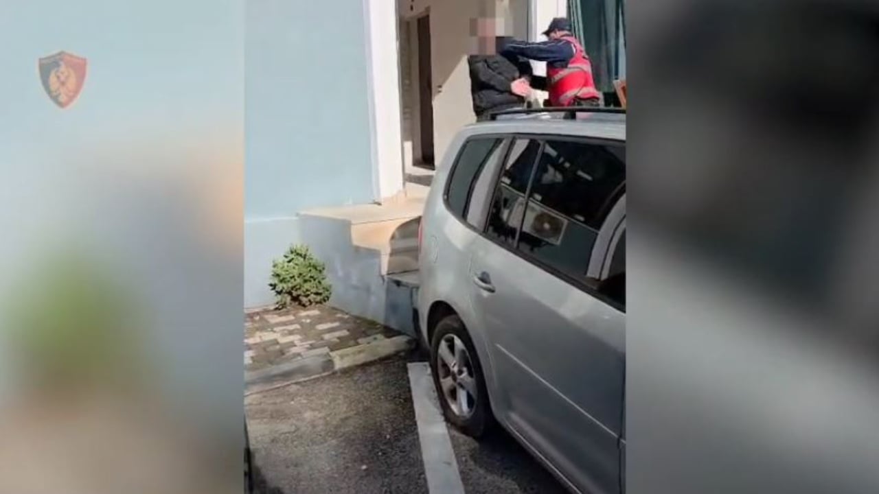 Shpërndante materiale pornografike me të mitur, vihet në pranga 29-vjeçari