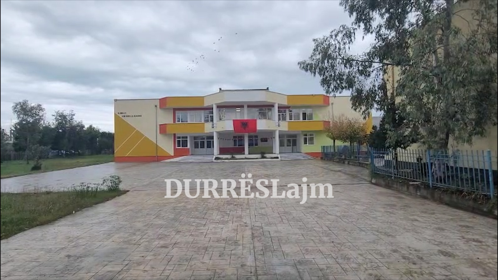 Plagosja e 15-vjeçarit në Durrës, flasin banorët e tronditur: Ka degraduar familja dhe shoqëria! (VIDEO)