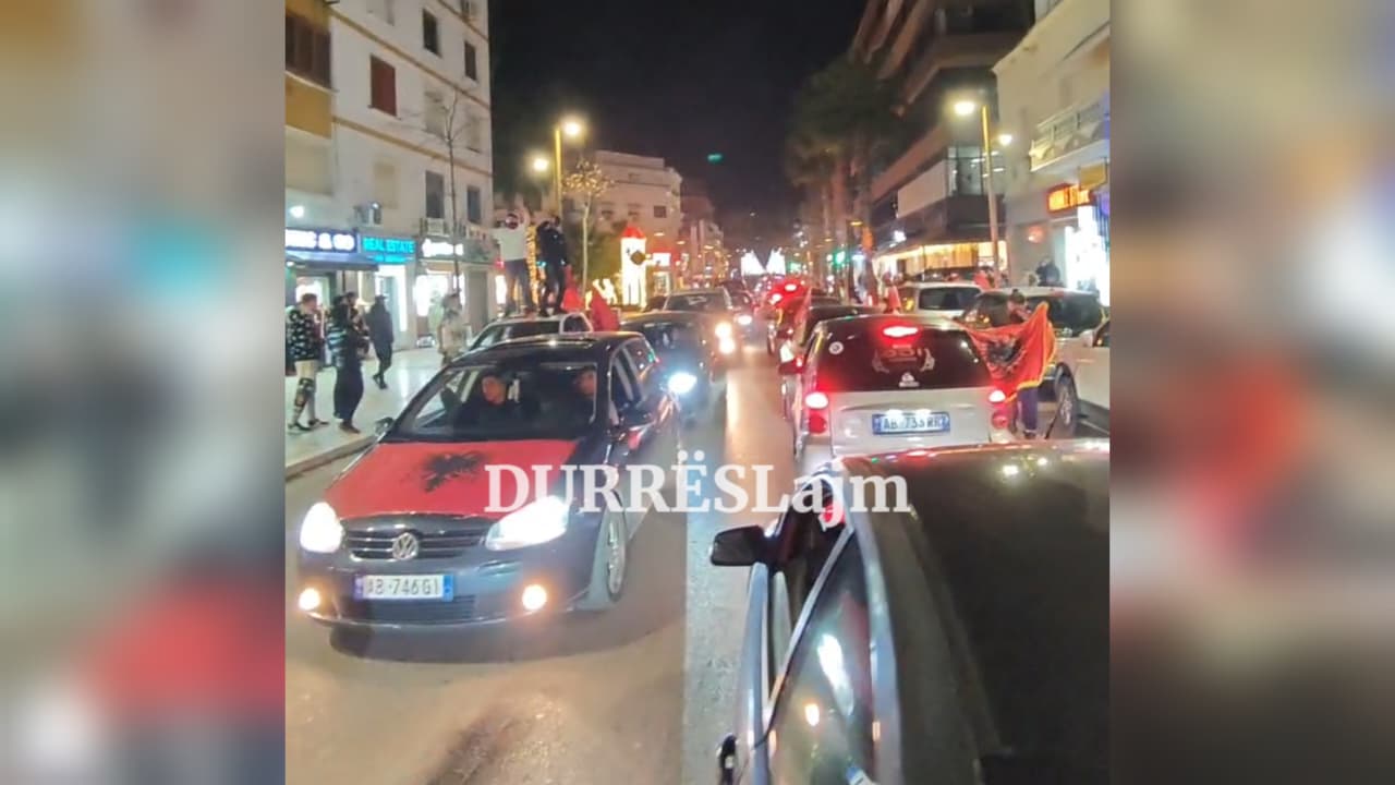 Durrësi &#8220;pushtohet&#8221; nga kuqezinjtë! (VIDEO)