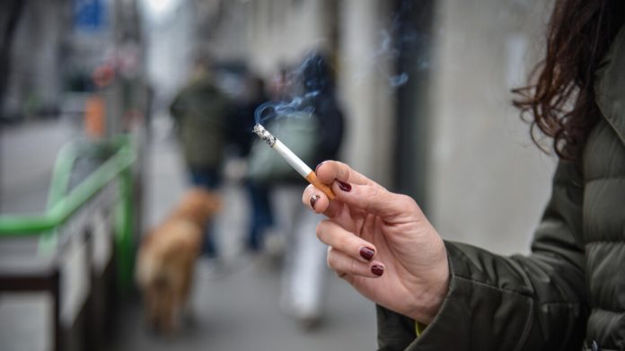Çdo cigare të “vjedh” 20 minuta jetë, Italia peticion kundër pirjes së duhanit