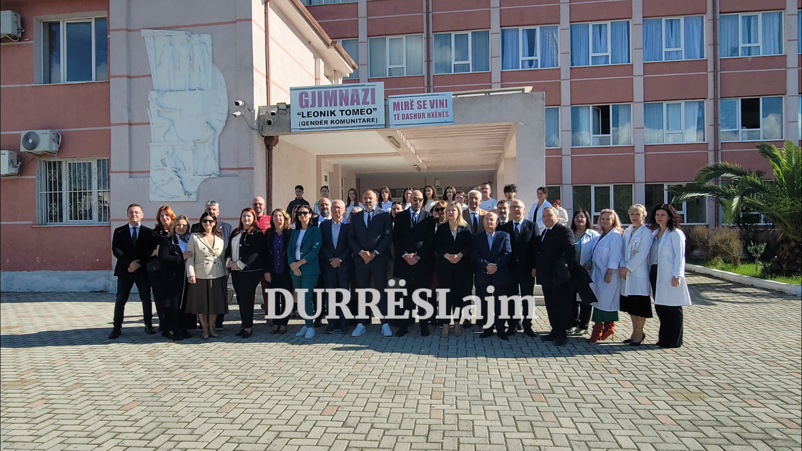 Durrës, dhurohen 400 libra për bibliotekën e shkollës së mesme &#8220;Leonik Tomeo&#8221; (VIDEO)