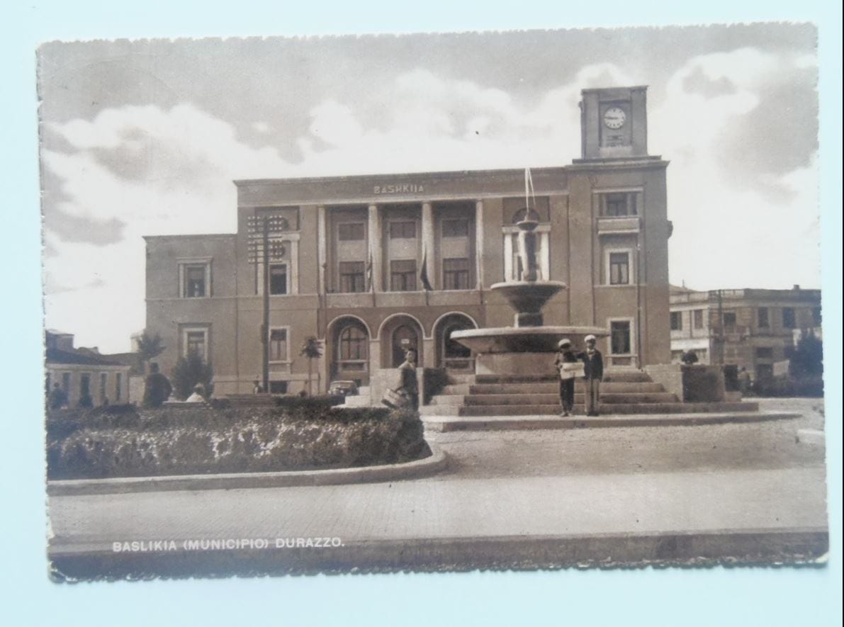 Bashkia, tregtarët dhe e mira publike para 100 vitesh!