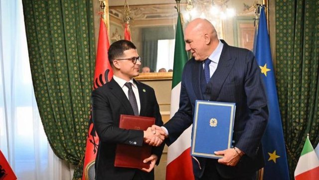 Ministri i Mbrojtjes dhe homologu italian nënshkruajnë marrëveshjen në fushën e mbrojtjes! Vengu: Një faqe e re në kapitullin e partneritetit