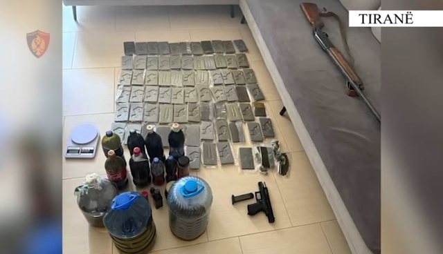 Goditen disa grupe kriminale me 44 anëtarë: 25 të arrestuar, 6 persona të kapur më herët dhe 13 të tjerë të shpallur në kërkim