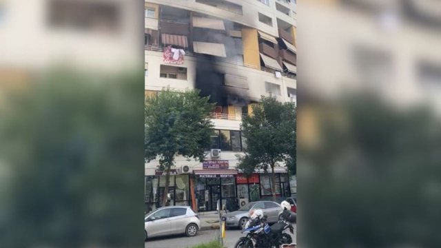 Përfshihet nga flakët banesa në zonën e Astirit