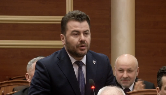 “Do e shkarkoni Ballukun?”/ Kapri i drejtohet Ramës: Keni thënë se PS nuk bëhet logo dhe mburojë