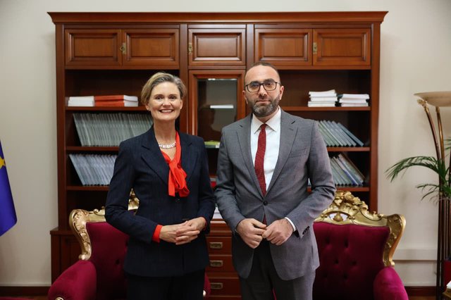 Bardhi takim me Nancy VanHorn: SHBA, aleati ynë më i çmuar