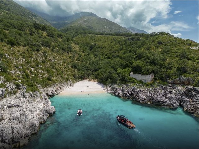 E përditshmja italiane: Riviera Shqiptare, destinacioni unik në Evropë për pushime verore në vitin 2026