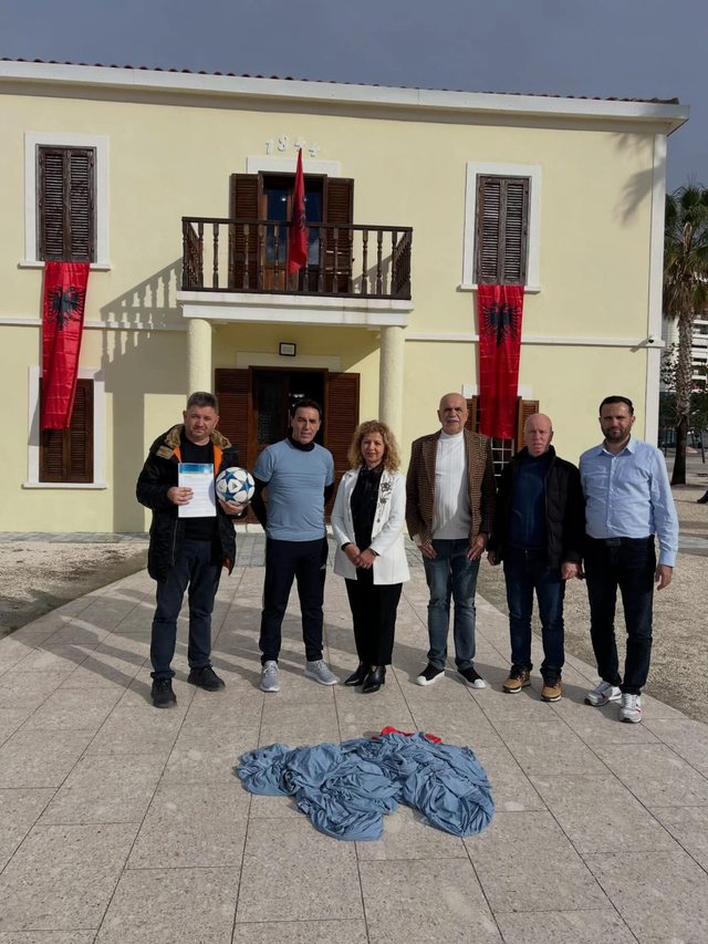 Rekord Guinness në nderim të 28 Nëntorit, Agim Agushi thyen rekordin e 17-të